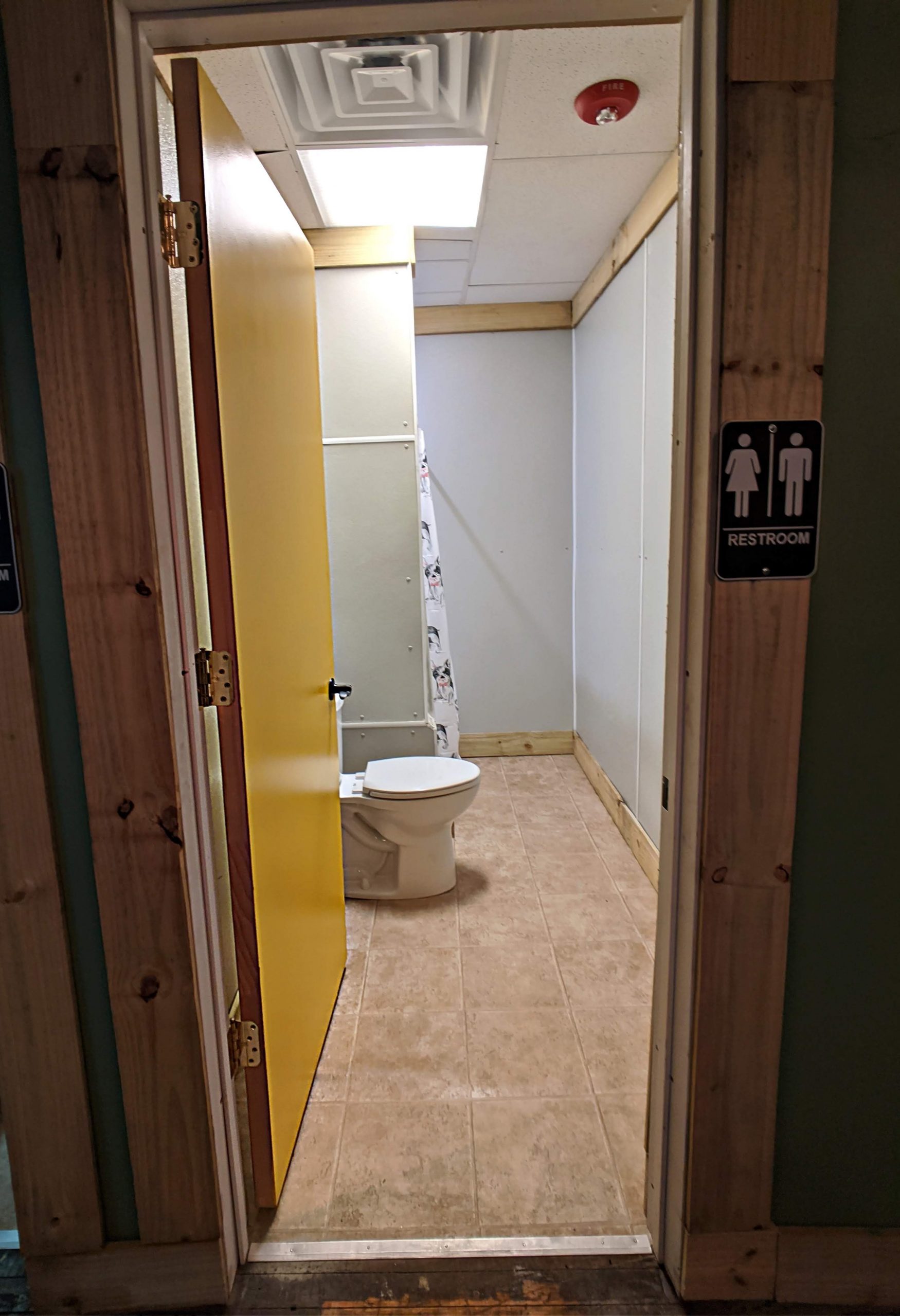 Shared individual bathroom and shower facilities at City House Poconos